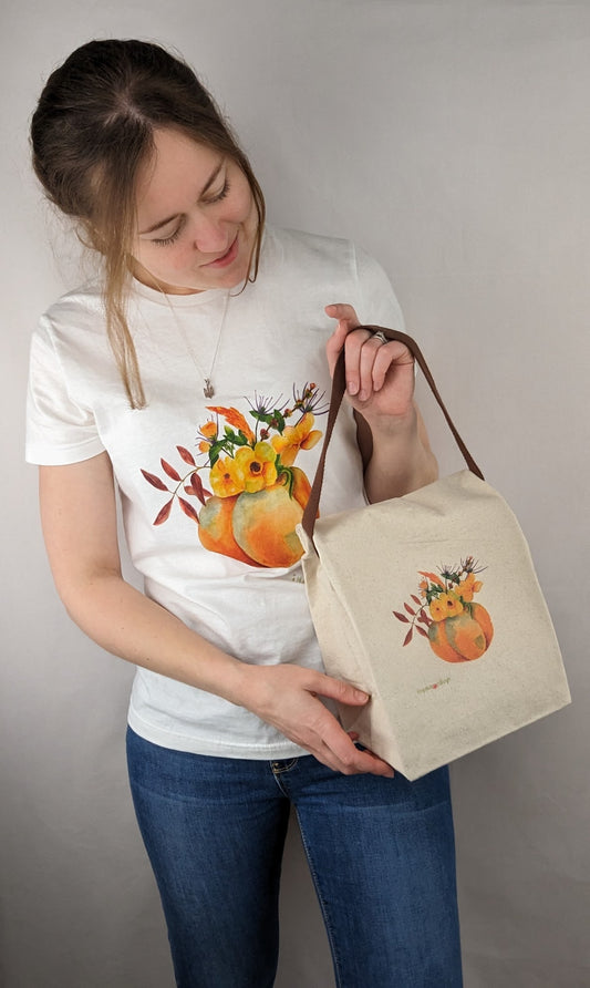 Seasonal t-shirt and lunch bag set